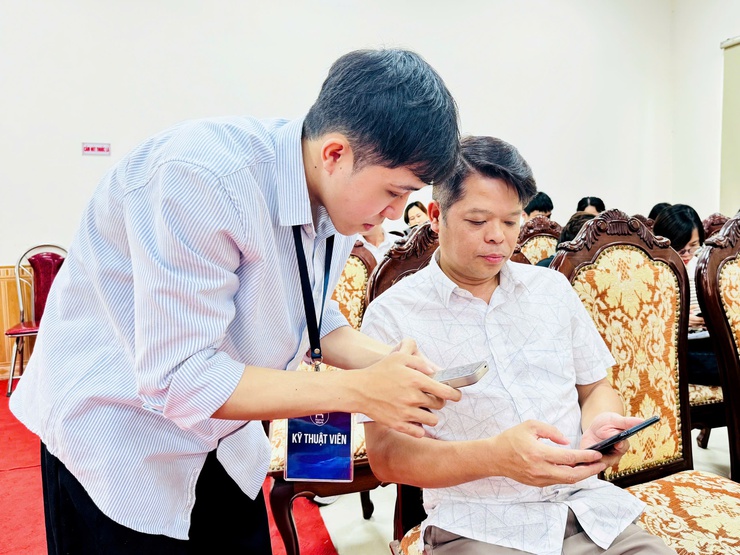 Xã Nam Phù tập huấn sử dụng không gian làm việc số “HanoiWork” cho cán bộ, công chức, viên chức- Ảnh 16.