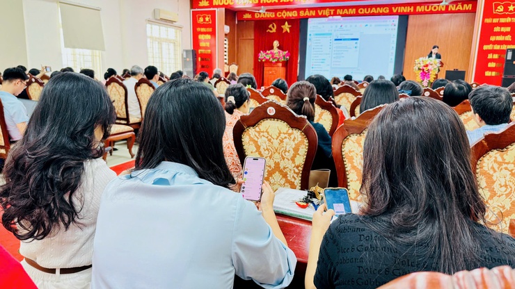 Xã Nam Phù tập huấn sử dụng không gian làm việc số “HanoiWork” cho cán bộ, công chức, viên chức- Ảnh 17.