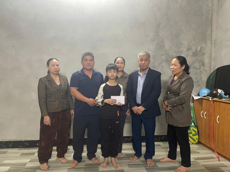 THÔN 4: NHÂN DÂN ĐỒNG LÒNG HIẾN HƠN 300M2 ĐẤT, MỞ RỘNG TUYẾN ĐƯỜNG GIAO THÔNG NÔNG THÔN- Ảnh 2.