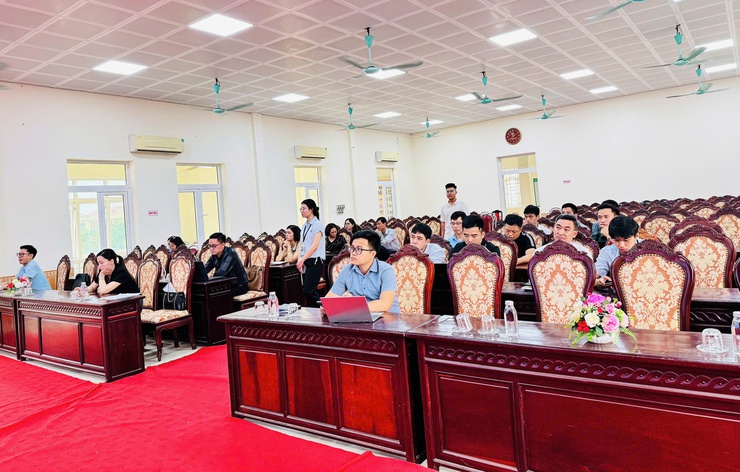 Xã Nam Phù tập huấn sử dụng không gian làm việc số “HanoiWork” cho cán bộ, công chức, viên chức- Ảnh 2.