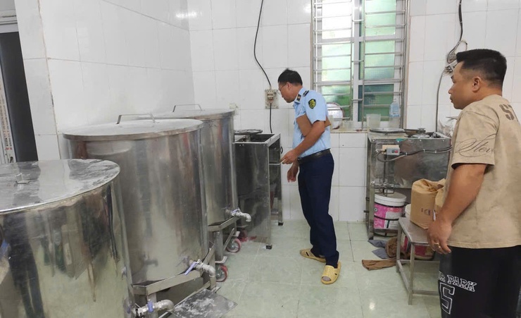 Xã Hồng Vân quyết liệt bảo đảm an toàn vệ sinh thực phẩm trong trường học- Ảnh 1.