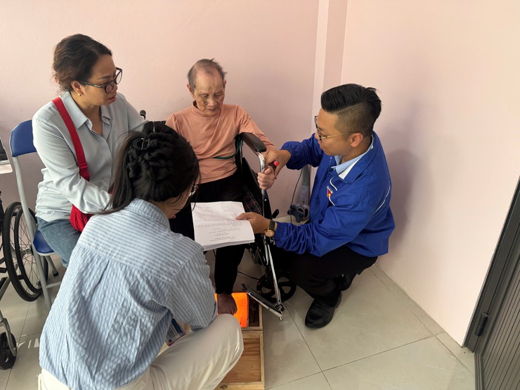 Đưa dịch vụ công đến viện dưỡng lão- Ảnh 2.