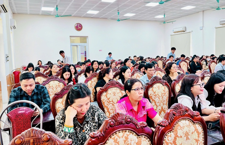 Xã Nam Phù tập huấn sử dụng không gian làm việc số “HanoiWork” cho cán bộ, công chức, viên chức- Ảnh 4.