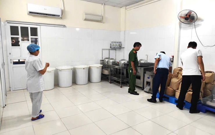 Xã Hồng Vân quyết liệt bảo đảm an toàn vệ sinh thực phẩm trong trường học- Ảnh 2.