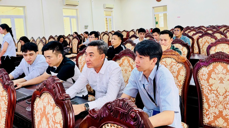 Xã Nam Phù tập huấn sử dụng không gian làm việc số “HanoiWork” cho cán bộ, công chức, viên chức- Ảnh 8.