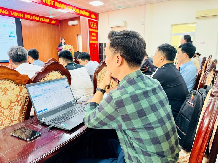 Xã Nam Phù tập huấn sử dụng không gian làm việc số “HanoiWork” cho cán bộ, công chức, viên chức- Ảnh 9.