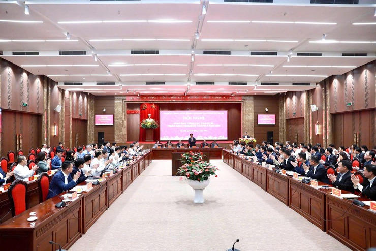 Xã Minh Châu tham dự hội nghị giao ban công tác tháng 2, triển khai nhiệm vụ trọng tâm tháng 3-2026 do Thành ủy Hà Nội tổ chức- Ảnh 1.