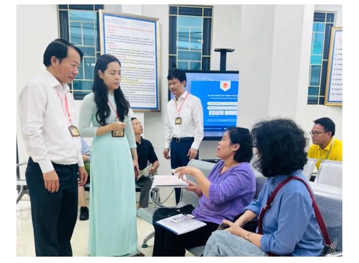 PHƯỜNG VĂN MIẾU - QUỐC TỬ GIÁM THÁO GỠ ĐIỂM NGHẼN BẰNG MÔ HÌNH QUẢN TRỊ ĐÔ THỊ THÔNG MINH- Ảnh 1.