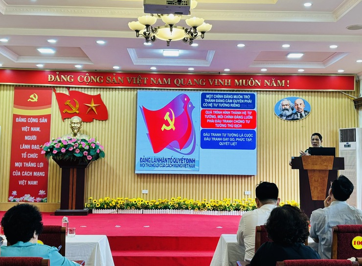 PHÁT ĐỘNG CUỘC THI CHÍNH LUẬN BẢO VỆ NỀN TẢNG TƯ TƯỞNG CỦA ĐẢNG TẠI PHƯỜNG VĂN MIẾU - QUỐC TỬ GIÁM- Ảnh 1.