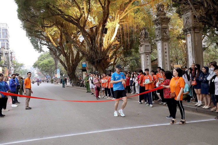 GẦN 300 VẬN ĐỘNG VIÊN TRANH TÀI Ở GIẢI THỂ THAO HỌC SINH CHÀO MỪNG 80 NĂM NGÀY TRUYỀN THỐNG NGÀNH THỂ DỤC THỂ THAO- Ảnh 8.