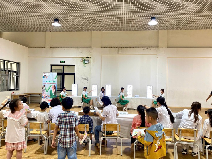 HÀNH TRÌNH CHĂM SÓC "CỬA SỔ TÂM HỒN" TẠI TIỂU HỌC VĂN CHƯƠNG- Ảnh 2.