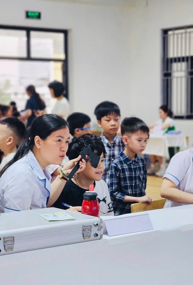 HÀNH TRÌNH CHĂM SÓC "CỬA SỔ TÂM HỒN" TẠI TIỂU HỌC VĂN CHƯƠNG- Ảnh 5.