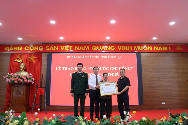 Lễ trao Bằng “Tổ quốc ghi công” cho Liệt sĩ Ngô Văn Thuế- Ảnh 2.