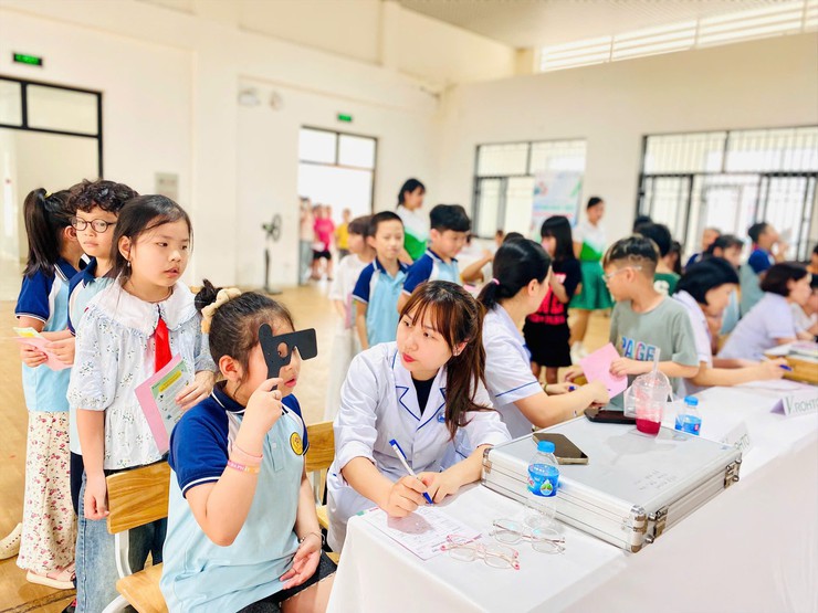 HÀNH TRÌNH CHĂM SÓC "CỬA SỔ TÂM HỒN" TẠI TIỂU HỌC VĂN CHƯƠNG- Ảnh 3.