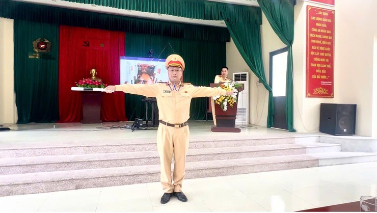 Công an xã Phượng Dực tổ chức tập huấn nâng cao kỹ năng đảm bảo TTATGT- Ảnh 2.