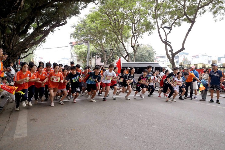 GẦN 300 VẬN ĐỘNG VIÊN TRANH TÀI Ở GIẢI THỂ THAO HỌC SINH CHÀO MỪNG 80 NĂM NGÀY TRUYỀN THỐNG NGÀNH THỂ DỤC THỂ THAO- Ảnh 9.