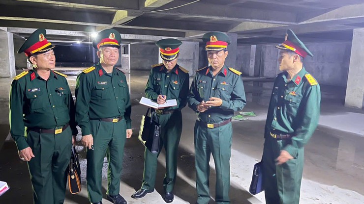 Bộ Tư lệnh Thủ đô Hà Nội, Ban Chỉ đạo diễn tập phòng thủ khu vực thành phố Hà Nội giao nhiệm vụ diễn tập cho phường Phúc Lợi năm 2026- Ảnh 2.