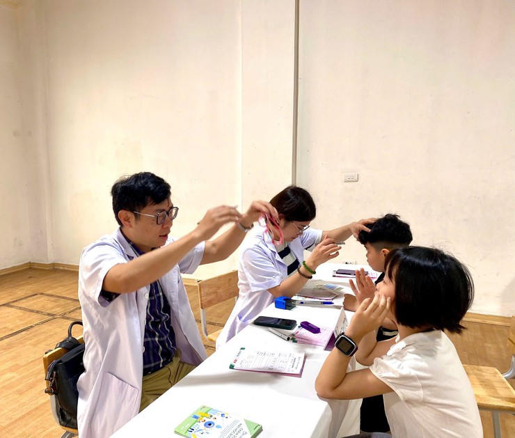 HÀNH TRÌNH CHĂM SÓC "CỬA SỔ TÂM HỒN" TẠI TIỂU HỌC VĂN CHƯƠNG- Ảnh 4.