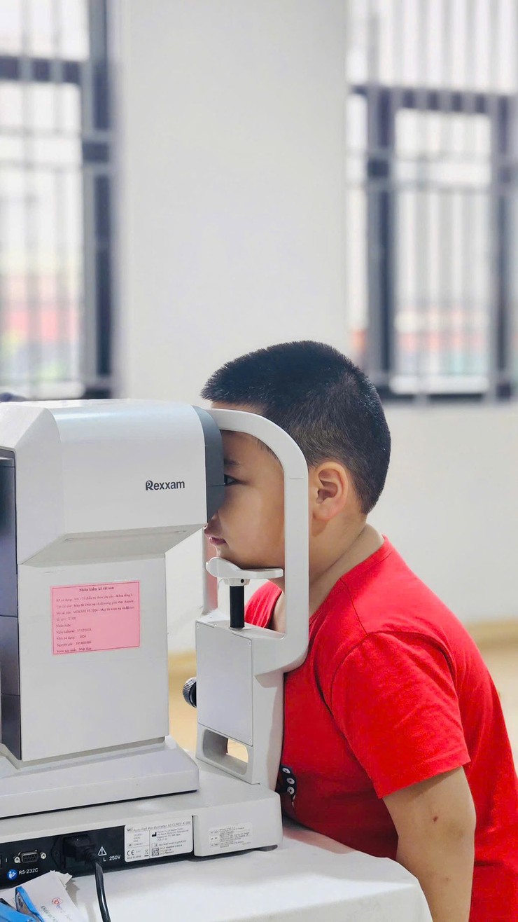 HÀNH TRÌNH CHĂM SÓC "CỬA SỔ TÂM HỒN" TẠI TIỂU HỌC VĂN CHƯƠNG- Ảnh 10.