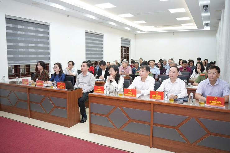 PHƯỜNG LÁNG PHÁT ĐỘNG CUỘC THI CHÍNH LUẬN BẢO VỆ NỀN TẢNG TƯ TƯỞNG CỦA ĐẢNG VÀ HỘI THI BÁO CÁO VIÊN, TUYÊN TRUYỀN VIÊN GIỎI NĂM 2026- Ảnh 1.