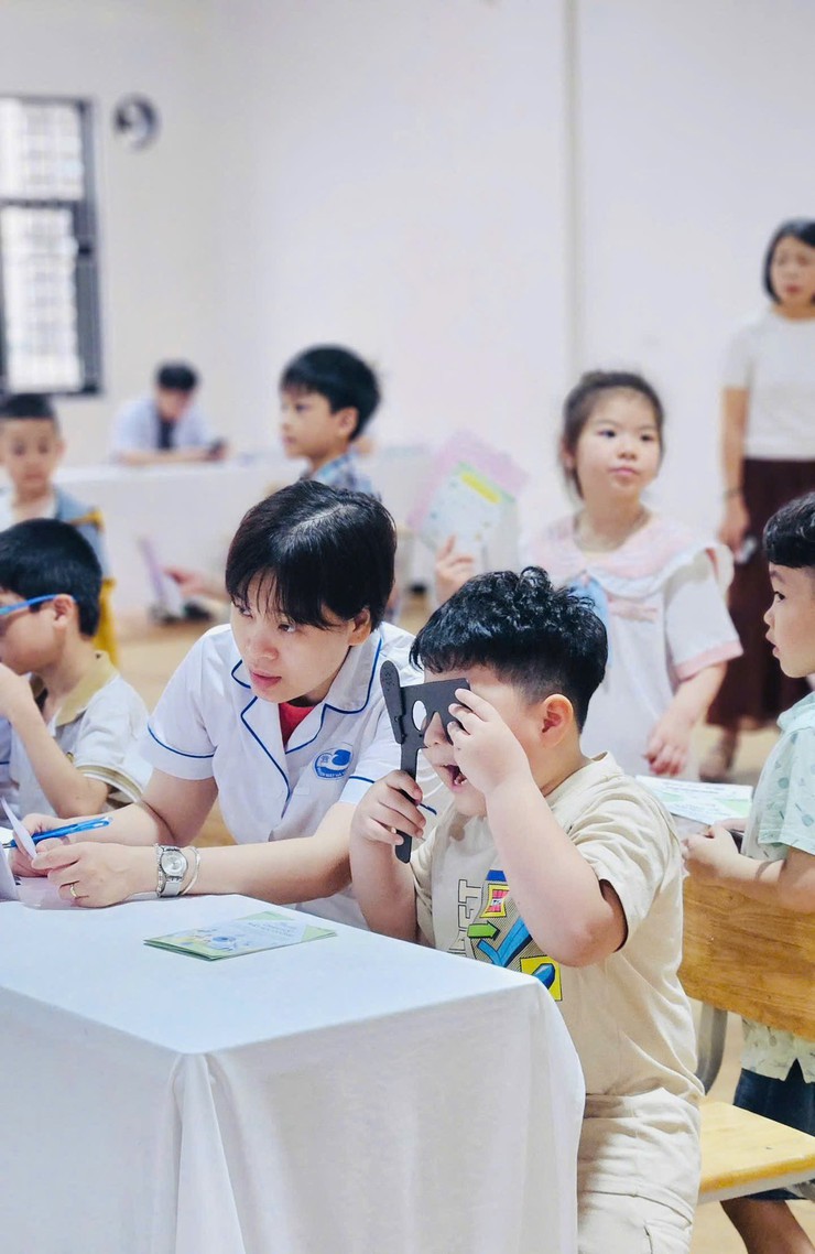 HÀNH TRÌNH CHĂM SÓC "CỬA SỔ TÂM HỒN" TẠI TIỂU HỌC VĂN CHƯƠNG- Ảnh 8.