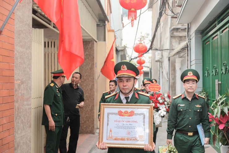 Lễ trao Bằng “Tổ quốc ghi công” cho Liệt sĩ Ngô Văn Thuế- Ảnh 5.