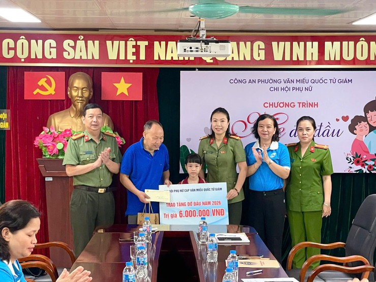 LAN TỎA YÊU THƯƠNG TỪ CHƯƠNG TRÌNH “MẸ ĐỠ ĐẦU” TẠI PHƯỜNG VĂN MIẾU – QUỐC TỬ GIÁM- Ảnh 1.