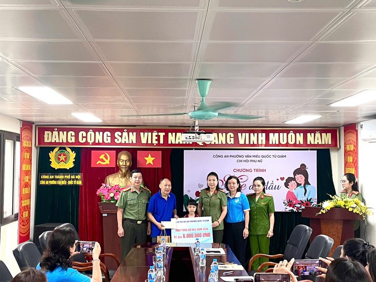 LAN TỎA YÊU THƯƠNG TỪ CHƯƠNG TRÌNH “MẸ ĐỠ ĐẦU” TẠI PHƯỜNG VĂN MIẾU – QUỐC TỬ GIÁM- Ảnh 2.