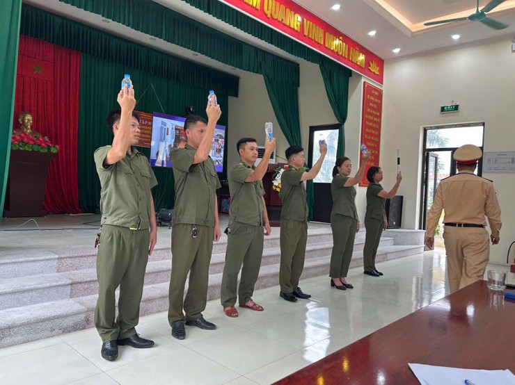Công an xã Phượng Dực tổ chức tập huấn nâng cao kỹ năng đảm bảo TTATGT- Ảnh 3.