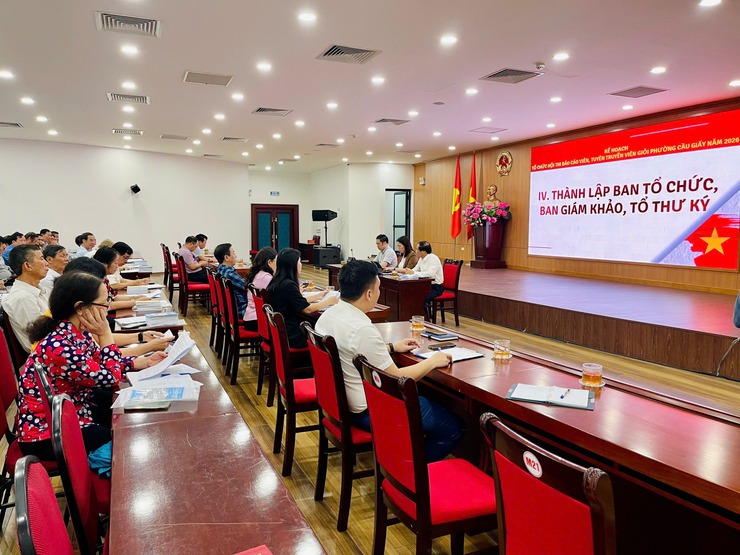 CẦU GIẤY: PHÁT ĐỘNG CUỘC THI CHÍNH LUẬN BẢO VỆ NỀN TẢNG TƯ TƯỞNG CỦA ĐẢNG VÀ HỘI THI BÁO CÁO VIÊN, TUYÊN TRUYỀN VIÊN GIỎI NĂM 2026- Ảnh 1.