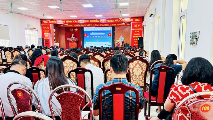 Xã Nam Phù tập huấn sử dụng không gian làm việc số “HanoiWork” cho cán bộ, công chức, viên chức- Ảnh 13.