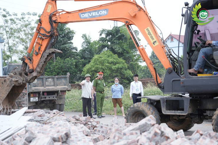 Công khai xin lỗi vì đăng tải thông tin sai sự thật, xúc phạm cán bộ trên mạng xã hội- Ảnh 2.