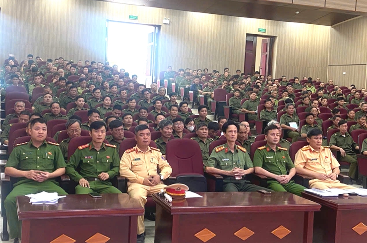 TẬP HUẤN KỸ NĂNG ĐIỀU TIẾT GIAO THÔNG CHO LỰC LƯỢNG AN NINH CƠ SỞ.- Ảnh 2.