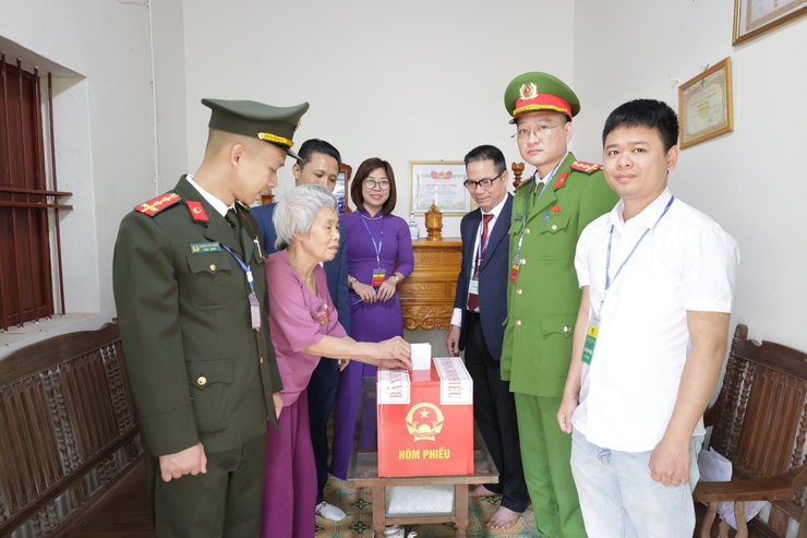 Phường Tùng Thiện: Dấu ấn thành công từ cuộc bầu cử dân chủ, an toàn, đúng luật- Ảnh 9.