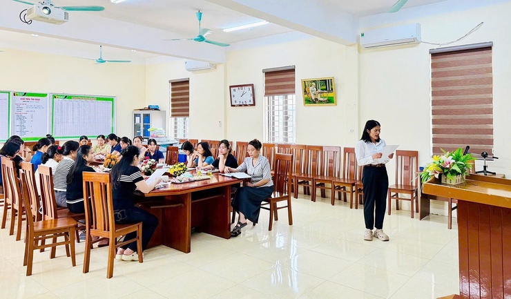 Chi bộ Trường Mầm non Hợp Đồng tổ chức Lễ kết nạp Đảng viên mới- Ảnh 2.