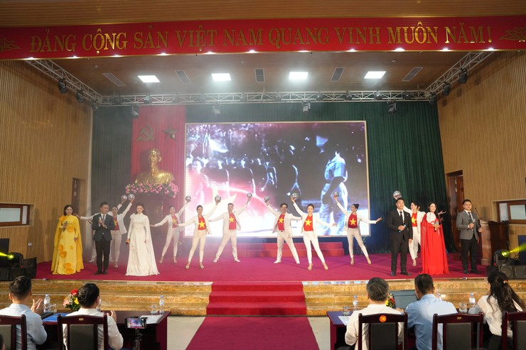 Thanh Oai khen thưởng 212 tập thể, cá nhân có thành tích xuất sắc trong công tác bầu cử- Ảnh 2.