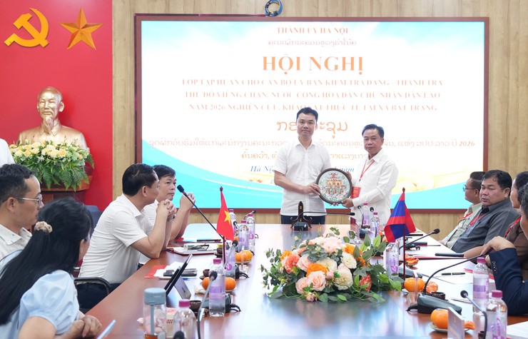 Bát Tràng trao đổi kinh nghiệm công tác kiểm tra, giám sát với Đoàn UBKT Đảng – Thanh tra Thủ đô Viêng Chăn- Ảnh 3.