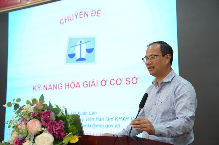 BỒI DƯỠNG KIẾN THỨC PHÁP LUẬT VÀ KỸ NĂNG HÒA GIẢI Ở CƠ SỞ XÃ BÌNH MINH- Ảnh 3.