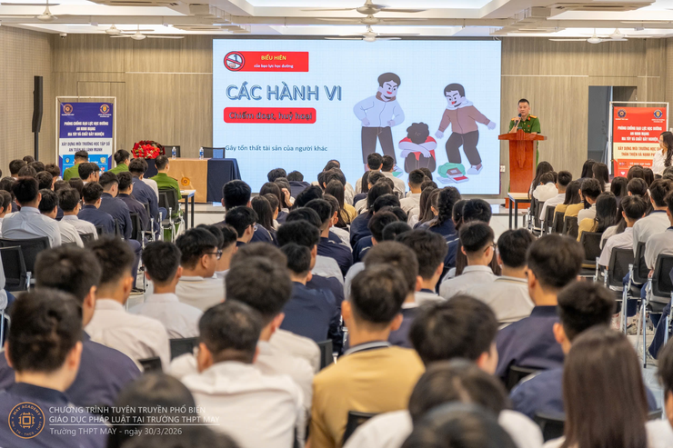 Công an phường Phương Liệt tuyên truyền, phổ biến giáo dục pháp luật tại Trường THPT MAY- Ảnh 1.