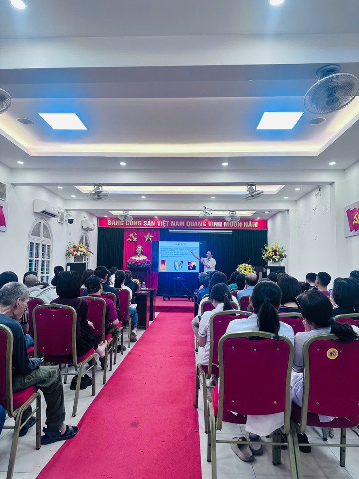 TĂNG CƯỜNG CHĂM SÓC SỨC KHỎE NHÂN DÂN TỪ CƠ SỞ
- Ảnh 2.