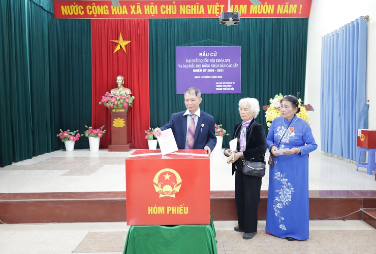 Phường Tùng Thiện: Dấu ấn thành công từ cuộc bầu cử dân chủ, an toàn, đúng luật- Ảnh 8.