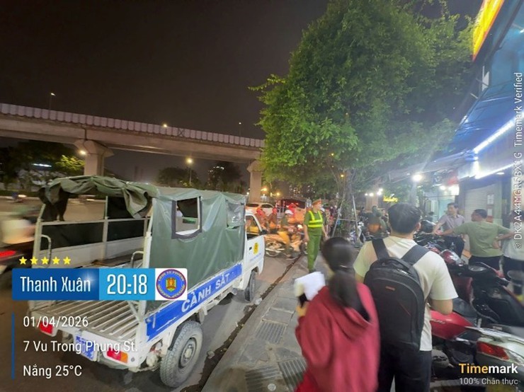 Công an phường Thanh Xuân: Quyết liệt xử lý “điểm nghẽn” trật tự đô thị, trả lại vỉa hè cho người đi bộ- Ảnh 2.