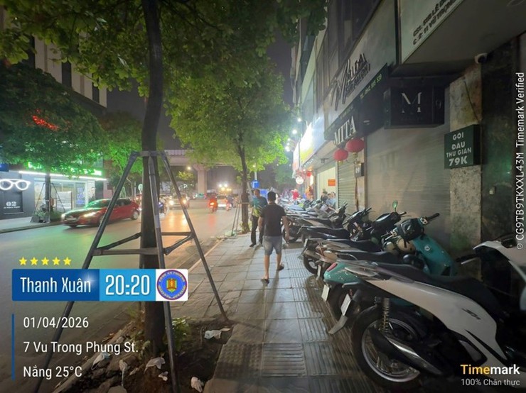Công an phường Thanh Xuân: Quyết liệt xử lý “điểm nghẽn” trật tự đô thị, trả lại vỉa hè cho người đi bộ- Ảnh 4.