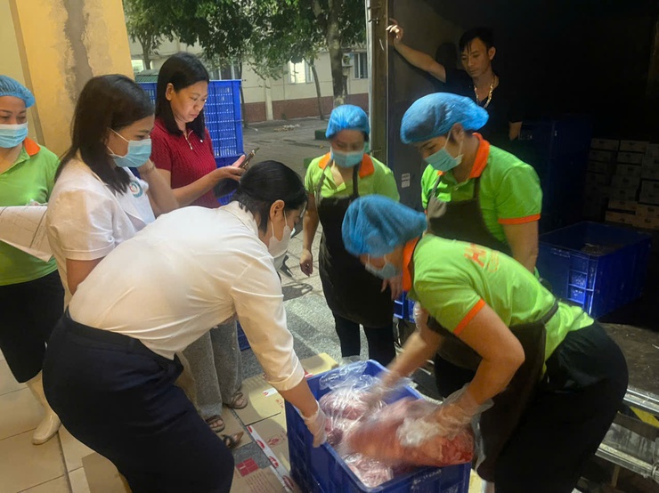 UBND phường Yên Sở khẩn trương kiểm tra, rà soát công tác bảo đảm an toàn thực phẩm tại 03 trường học- Ảnh 2.