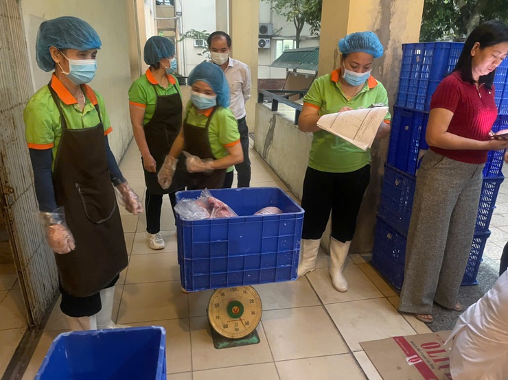 UBND phường Yên Sở khẩn trương kiểm tra, rà soát công tác bảo đảm an toàn thực phẩm tại 03 trường học- Ảnh 3.