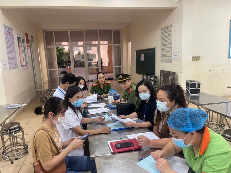 UBND phường Yên Sở khẩn trương kiểm tra, rà soát công tác bảo đảm an toàn thực phẩm tại 03 trường học- Ảnh 1.