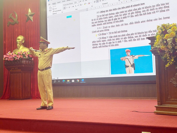 Công an phường Chương Mỹ tập huấn kỹ năng bảo đảm trật tự, an toàn giao thông cho lực lượng cơ sở- Ảnh 3.