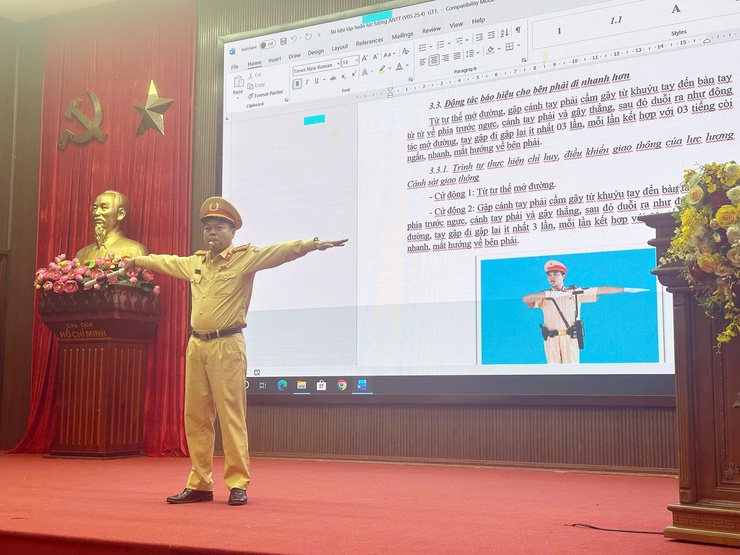 Công an phường Chương Mỹ tập huấn kỹ năng bảo đảm trật tự, an toàn giao thông cho lực lượng cơ sở- Ảnh 4.