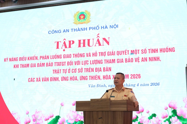 TẬP HUẤN KỸ NĂNG ĐIỀU TIẾT GIAO THÔNG CHO LỰC LƯỢNG AN NINH CƠ SỞ- Ảnh 2.