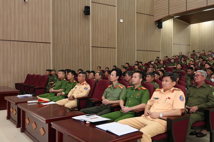 TẬP HUẤN KỸ NĂNG ĐIỀU TIẾT GIAO THÔNG CHO LỰC LƯỢNG AN NINH CƠ SỞ- Ảnh 1.